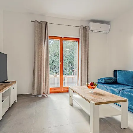Amazing In Kneze With Wifi Apartament