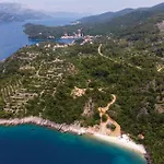 Beach Front Apartment In Kneze With Wifi Apartamento