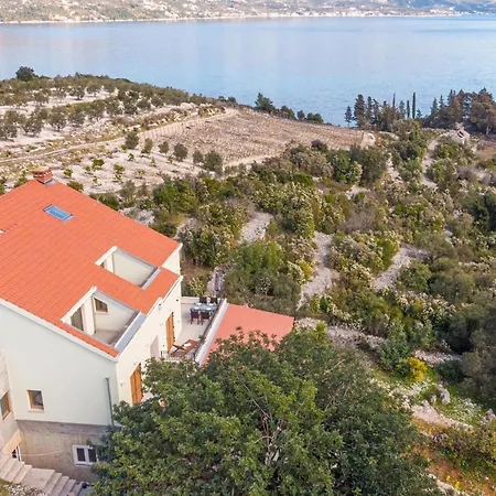 Amazing In Kneze With Wifi *