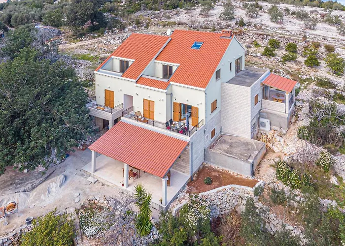 Apartment Amazing In Kneze With Wifi Pupnat