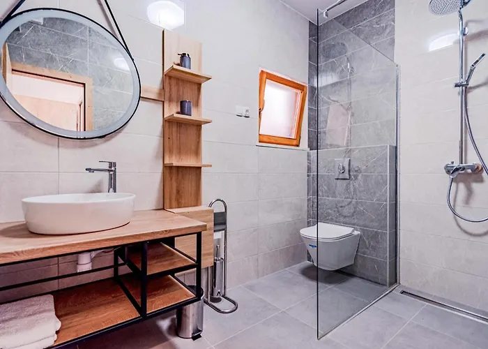 Amazing In Kneze With Wifi Apartment