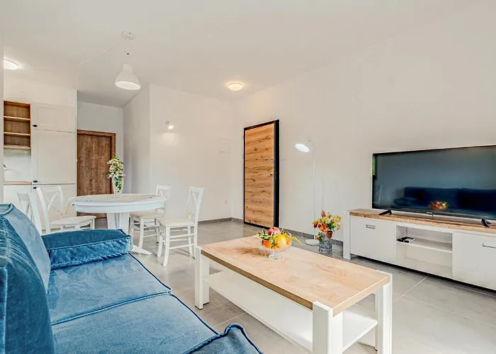 Apartment Amazing In Kneze With Wifi